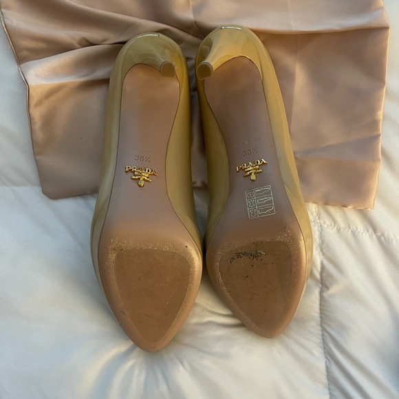 Prada 38.5 patent pumps with slight platform. Hardly worn! - Picture 6 of 8